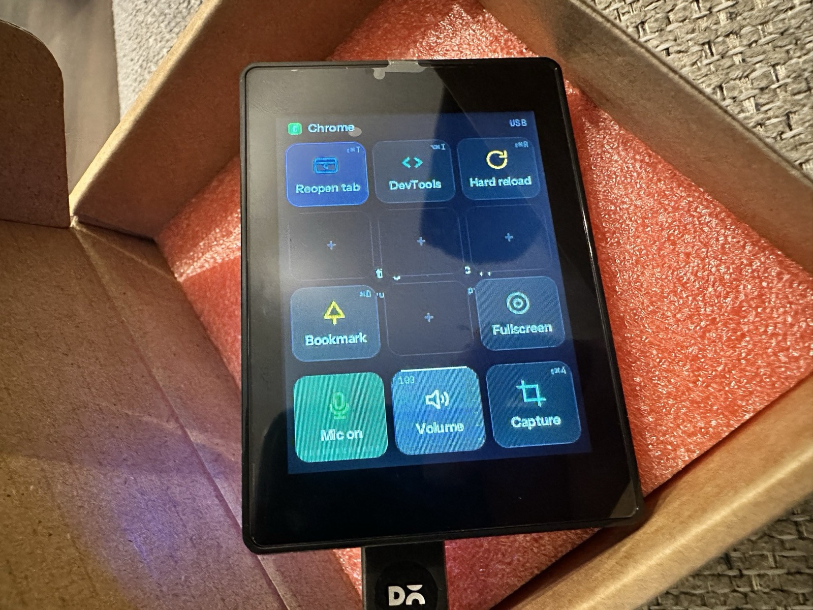 The working keypad showing Chrome shortcuts